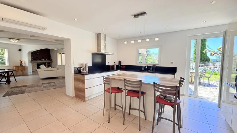 Maison - 185 m² - 7 pièces