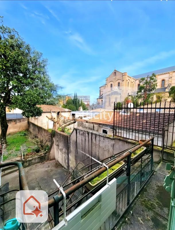 Maison - 250 m² - 10 pièces