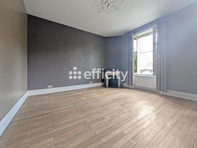 Maison - 248 m² - 9 pièces