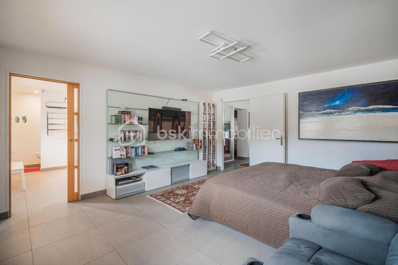 Propriété - 274 m² - 8 pièces