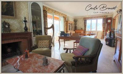 Maison - 210 m² - 7 pièces