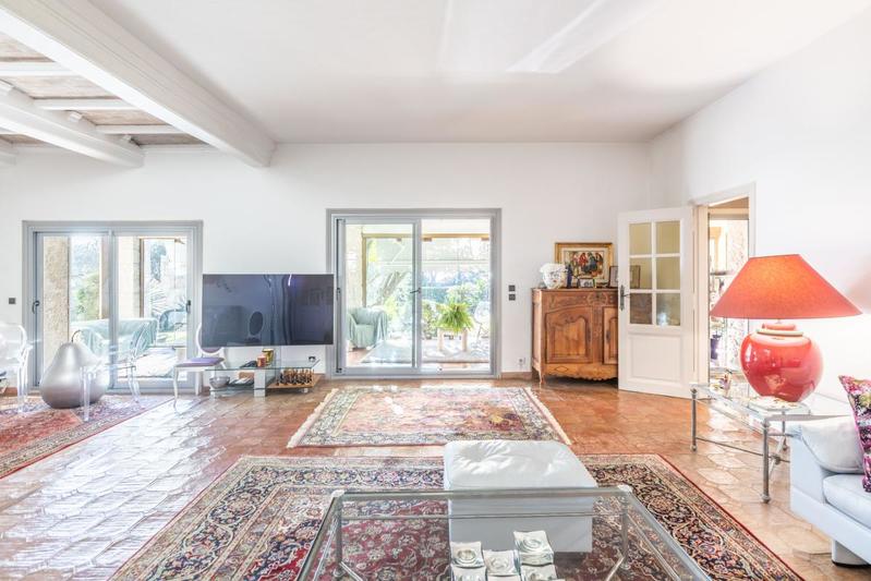 Villa - 360 m² - 8 pièces