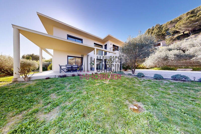 Maison - 180 m² - 6 pièces