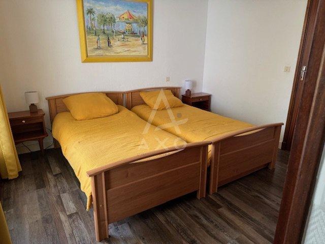 Maison - 244 m² - 7 pièces