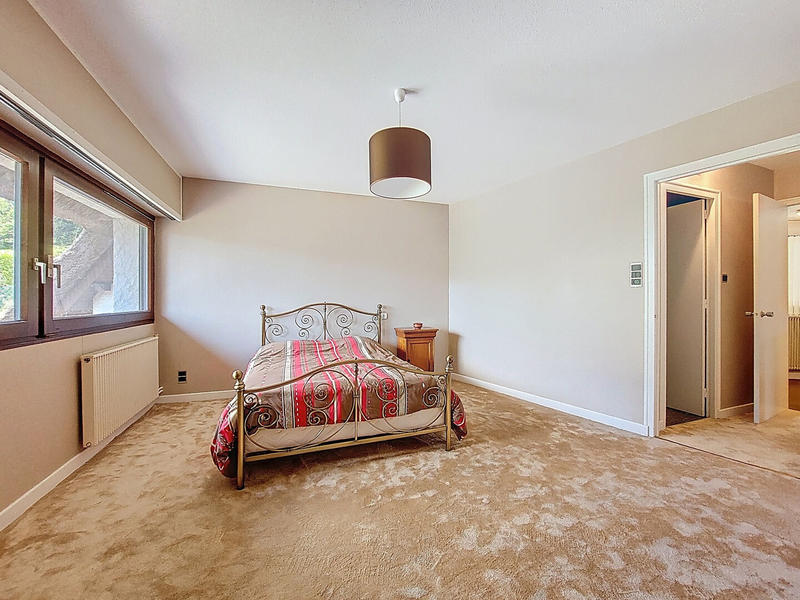 Maison - 238 m² - 8 pièces