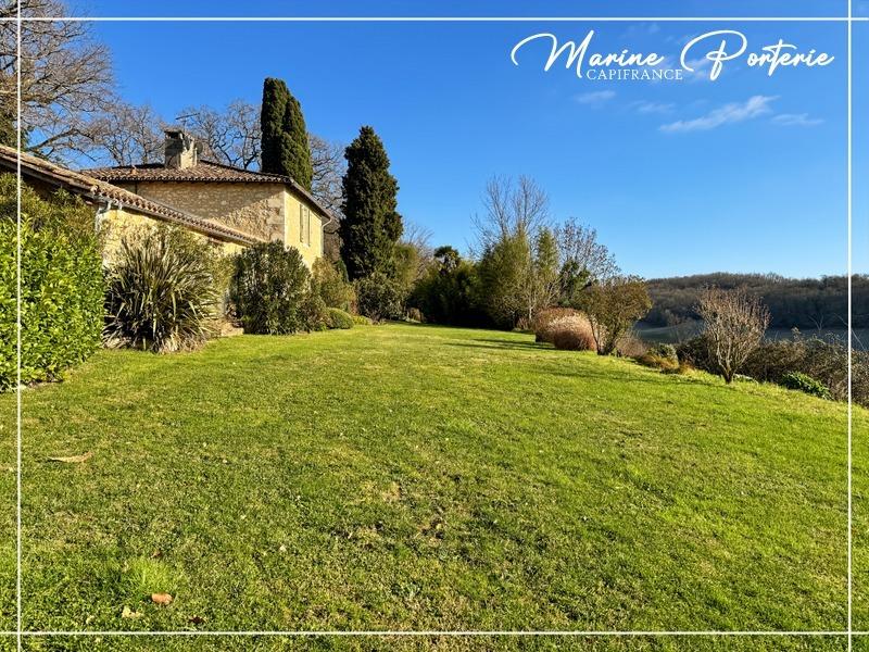 Propriété - 380 m² - 8 pièces