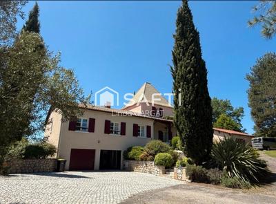 Maison - 210 m² - 8 pièces