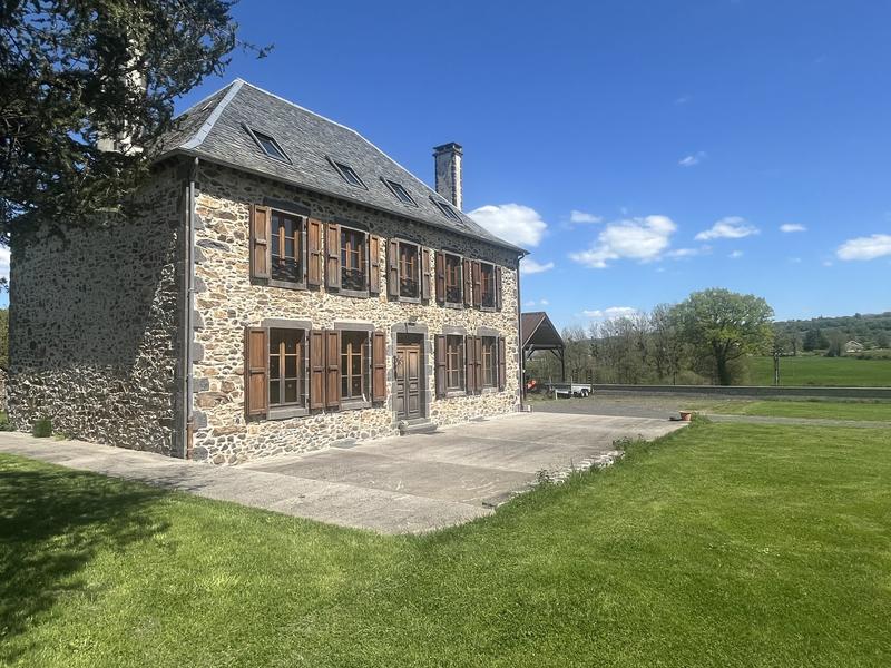 Maison - 302 m² - 8 pièces