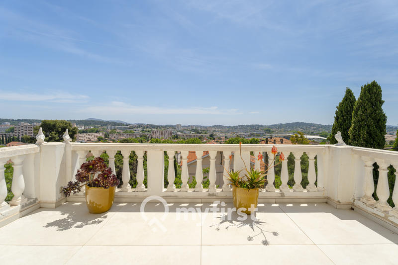 Maison - 207 m² - 6 pièces