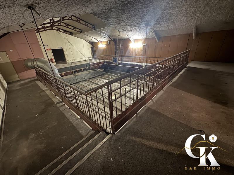 Local commercial - 1 172 m² - 11 pièces