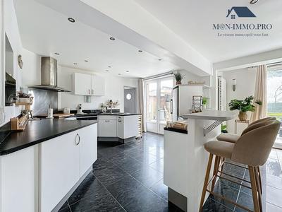 Maison traditionnelle - 205 m² - 6 pièces