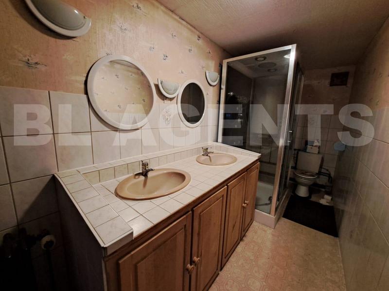 Maison - 275 m² - 8 pièces