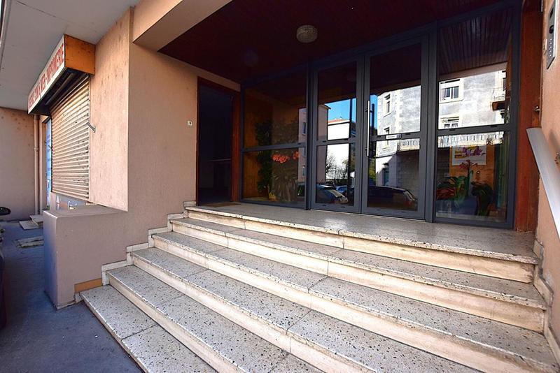 Local commercial - 94 m² - 2 pièces