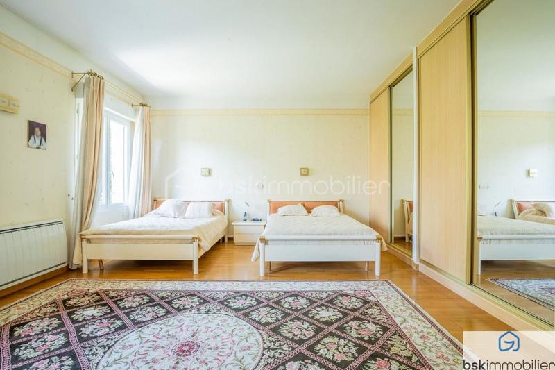 Maison - 320 m² - 10 pièces