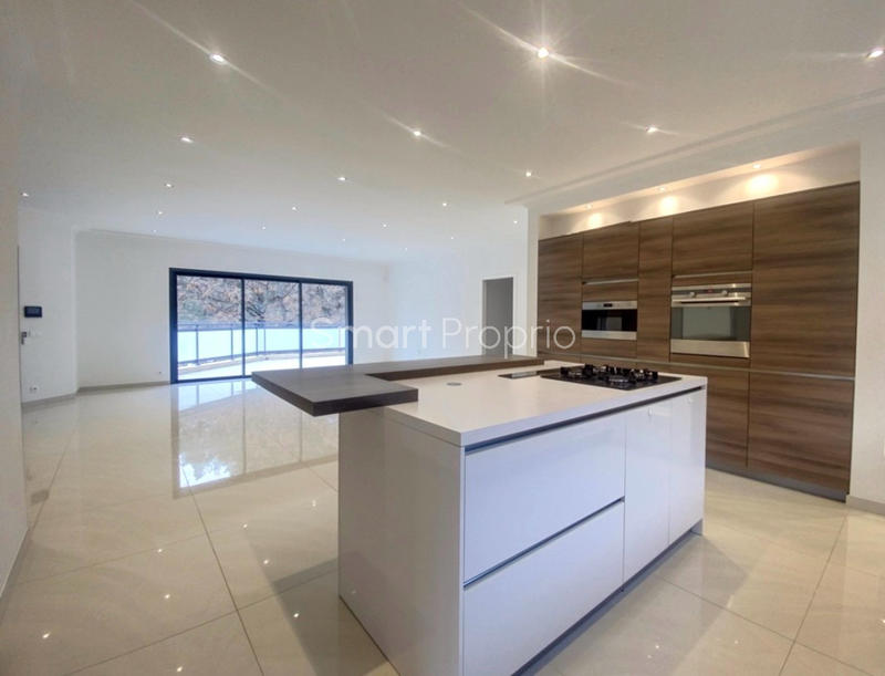 Propriété - 250 m² - 6 pièces