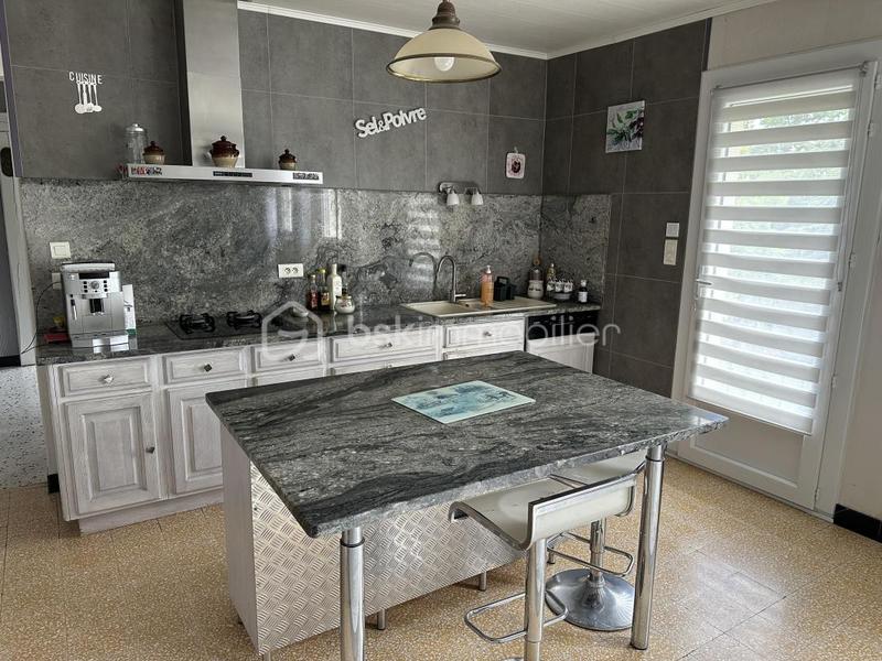 Propriété - 330 m² - 6 pièces