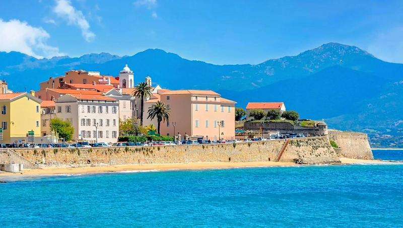 Appartement - 151 m² - 6 pièces