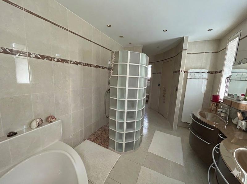 Maison - 165 m² - 7 pièces