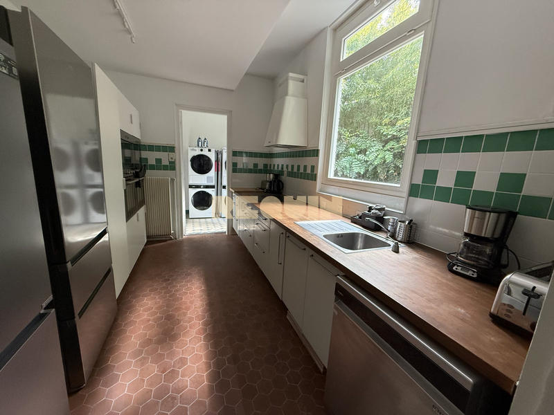 Maison - 230 m² - 9 pièces