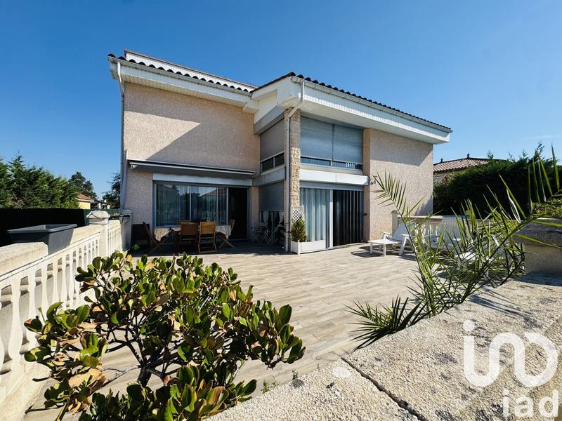 Maison - 263 m² - 8 pièces