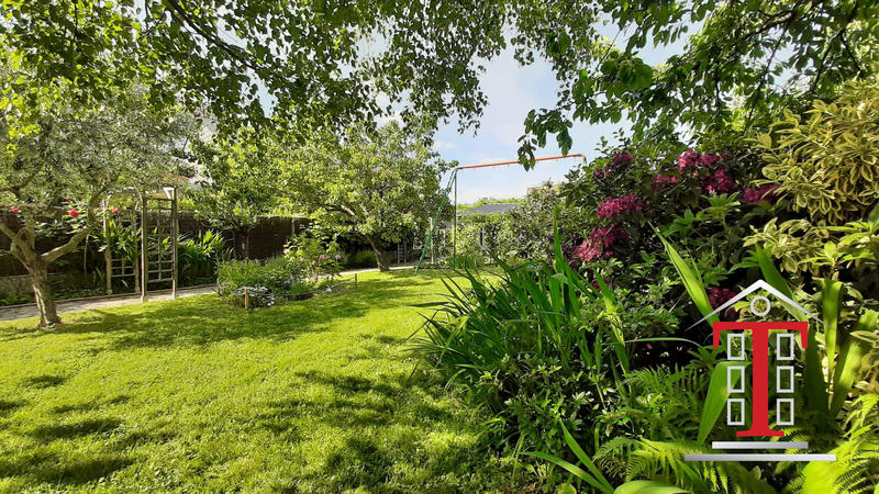 Maison - 180 m² - 7 pièces