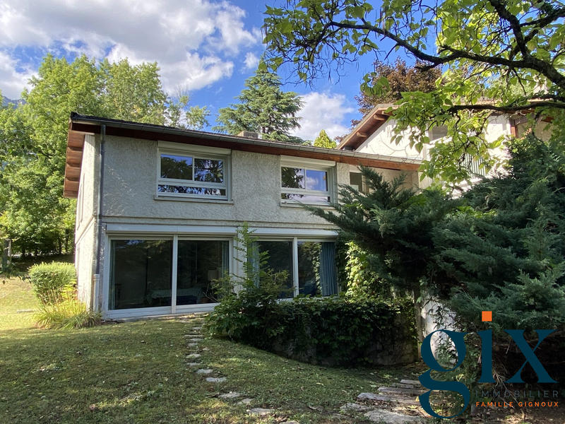 Maison - 286 m² - 8 pièces