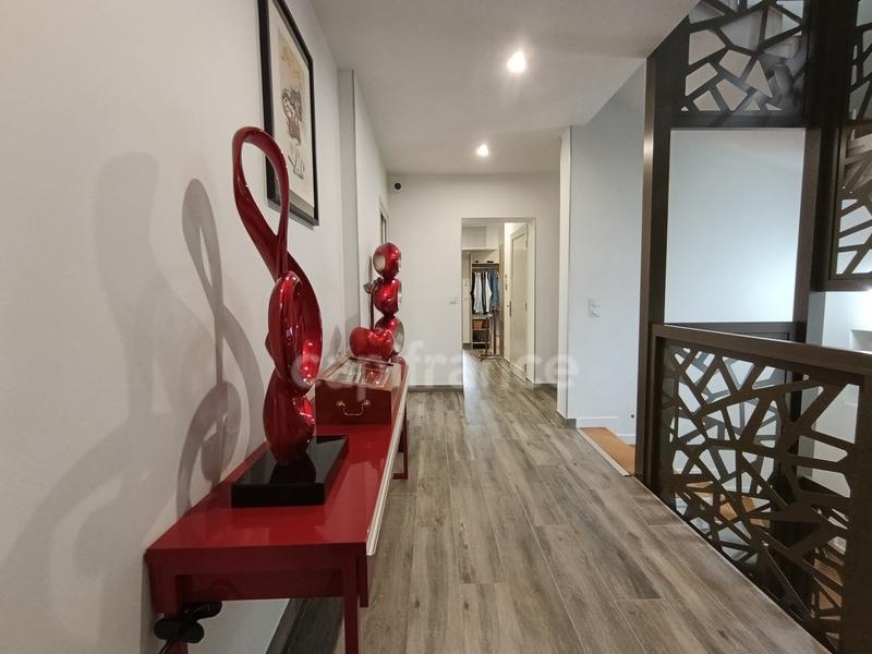 Maison d'architecte - 376 m² - 11 pièces