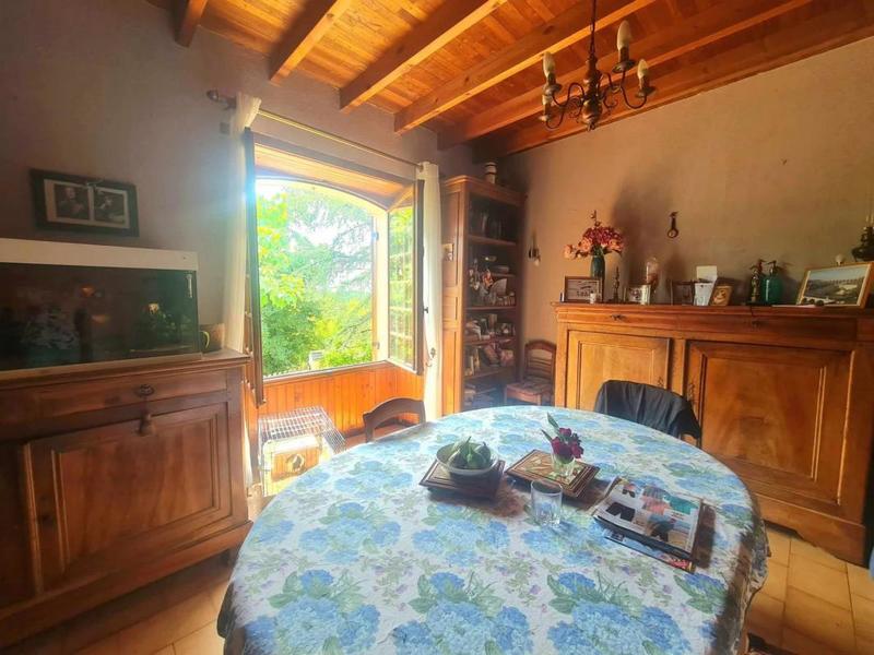 Propriété - 190 m² - 10 pièces