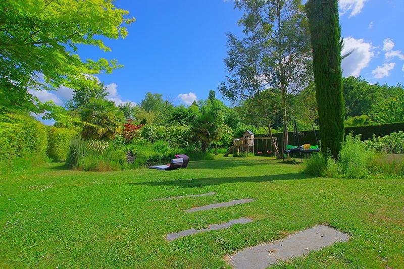 Maison - 230 m² - 6 pièces