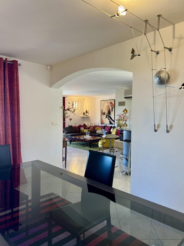 Villa - 273 m² - 6 pièces