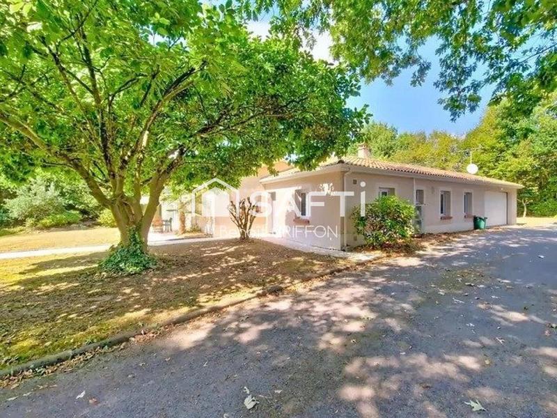 Maison - 204 m² - 7 pièces