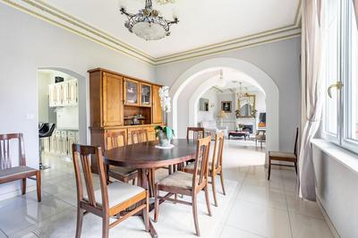 Maison - 300 m² - 7 pièces