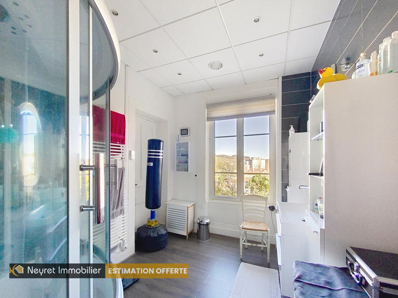 Maison - 320 m² - 10 pièces