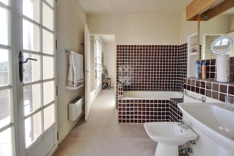 Maison - 303 m² - 8 pièces