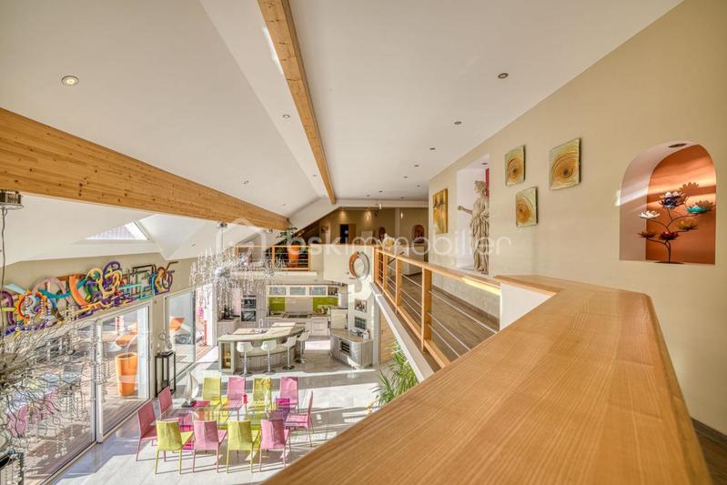 Propriété - 751 m² - 11 pièces