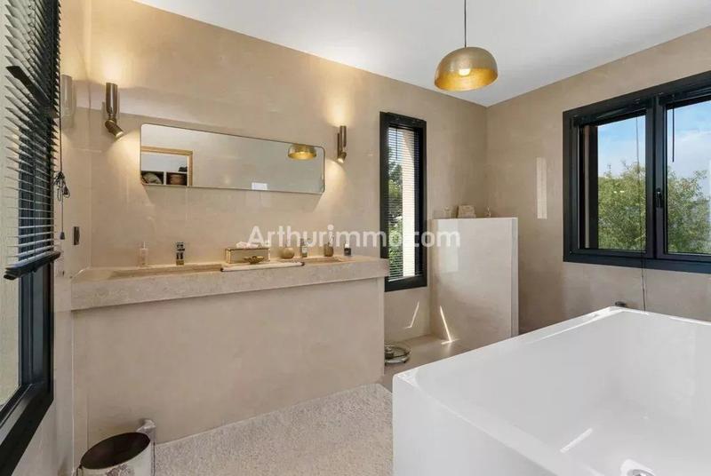 Maison - 180 m² - 6 pièces