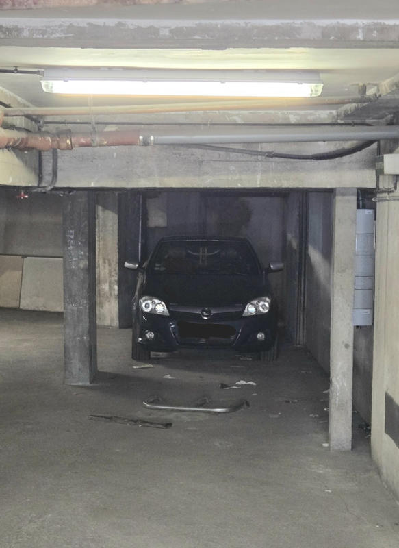 Parking / Garage
