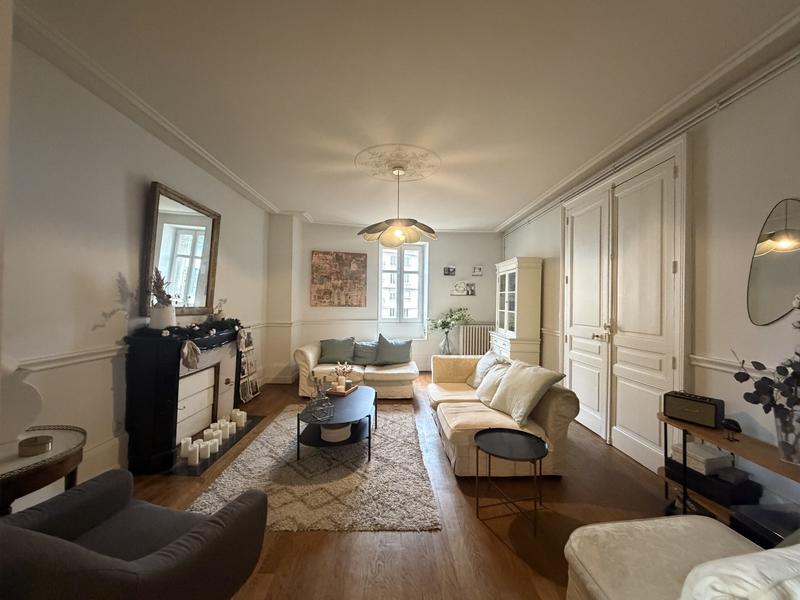 Appartement - 184 m² - 7 pièces