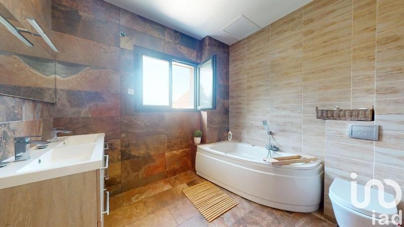 Maison - 201 m² - 8 pièces