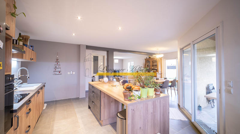 Maison - 102 m² - 4 pièces