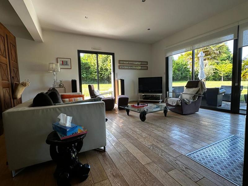 Maison - 210 m² - 6 pièces