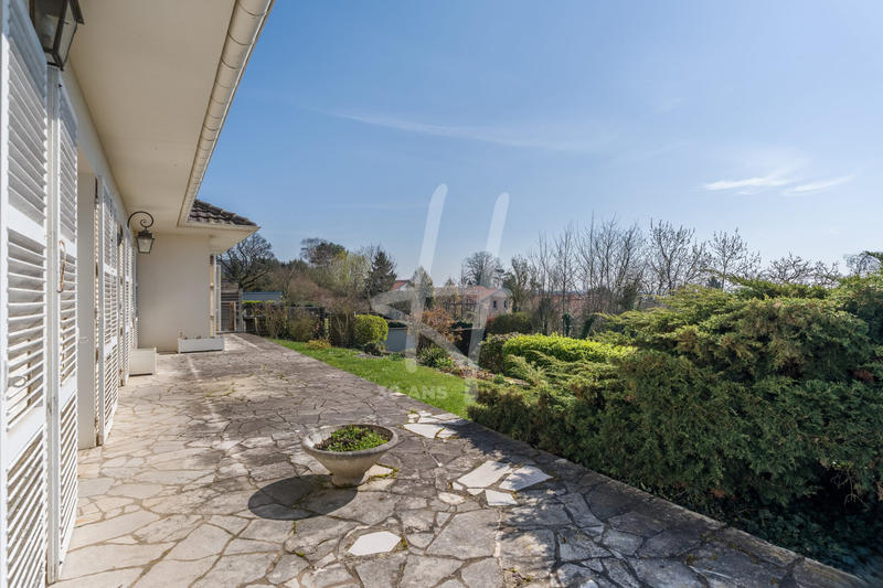 Maison traditionnelle - 180 m² - 6 pièces