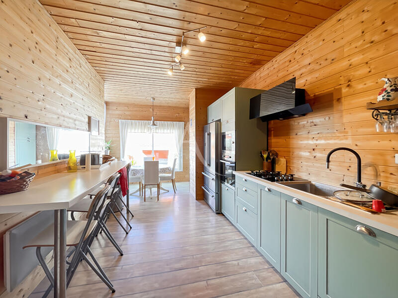 Maison - 181 m² - 9 pièces