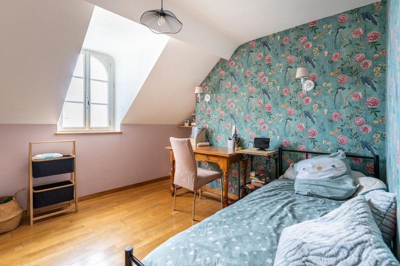 Demeure - 249 m² - 17 pièces