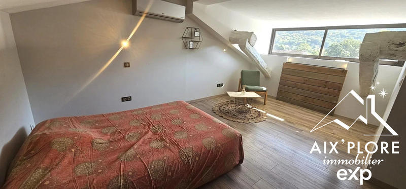 Maison - 224 m² - 7 pièces