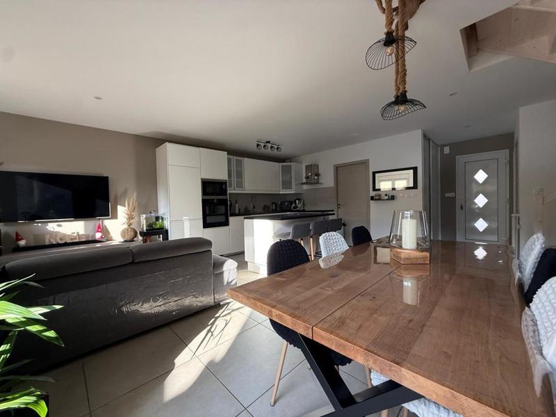 Maison - 92 m² - 4 pièces