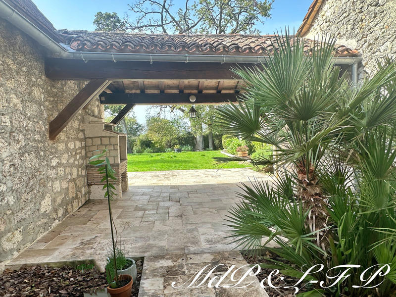 Maison - 345 m² - 8 pièces