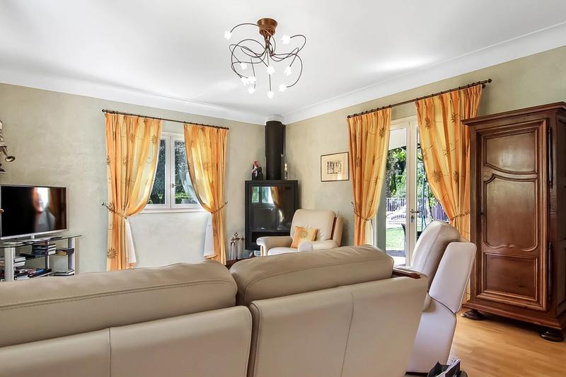 Maison - 238 m² - 9 pièces