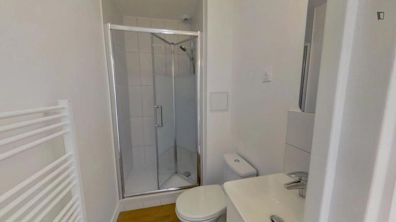 Chambre - 14 m² - 9 pièces