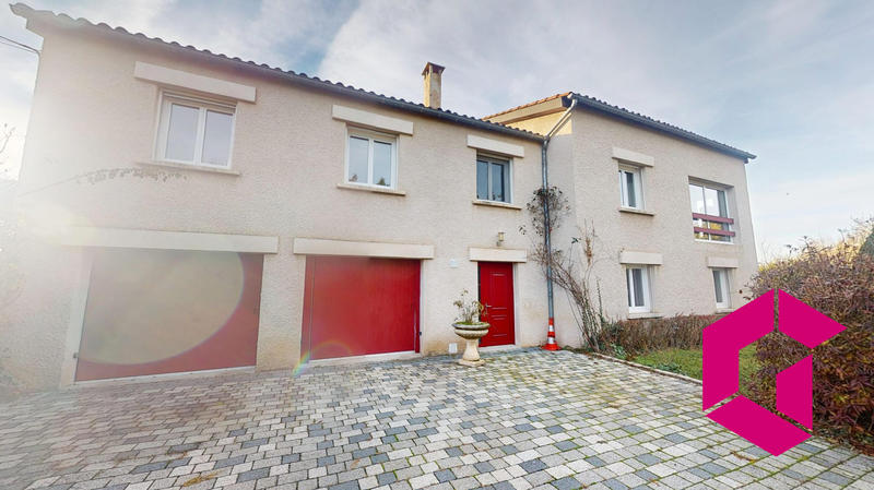 Maison traditionnelle - 243 m² - 5 pièces